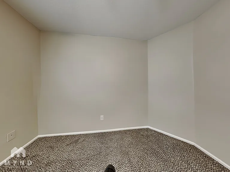 1034 E Saddle Way — Photo 27