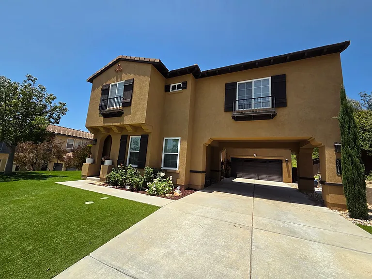 2819 Savannah Ct — Photo 2