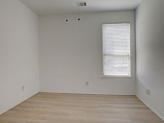 4th image of 432 Hideaway Rd