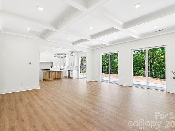 5th image of 332 Point Carpenter Rd