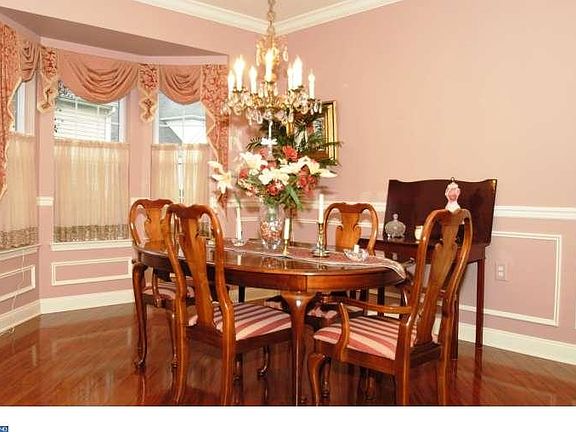 2nd image of 16 Maidenflower Ln