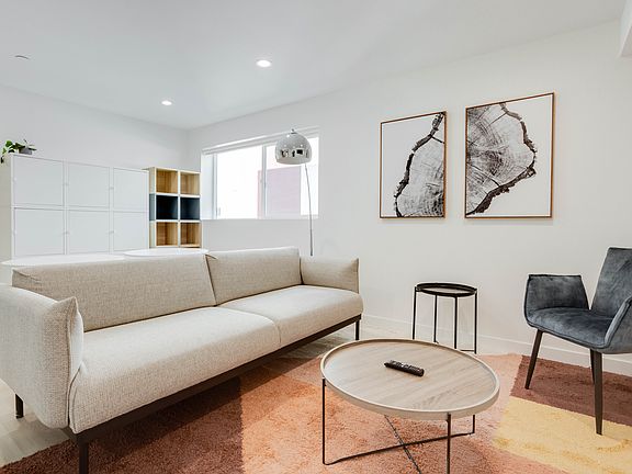 4th image of 1224 W 37th Pl #1224RM301