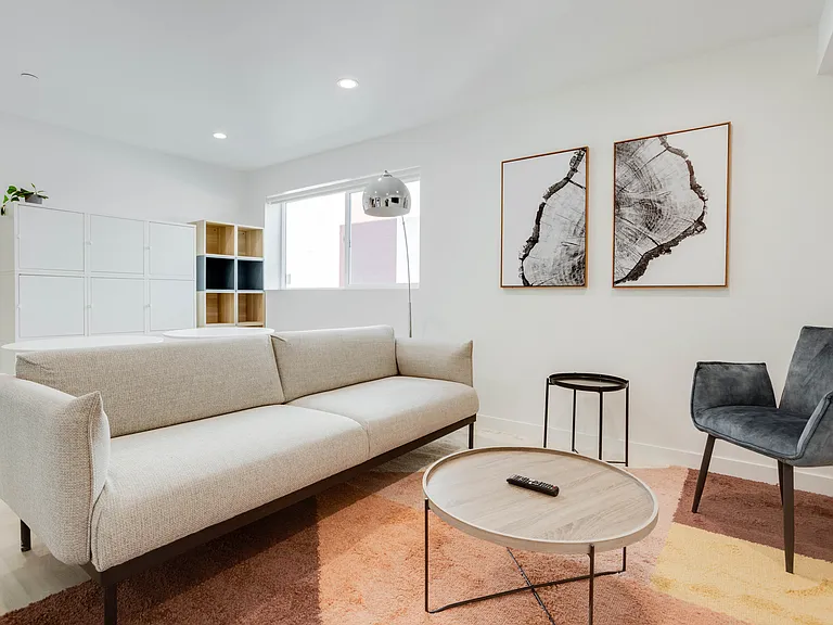 1224 W 37th Pl — Photo 31