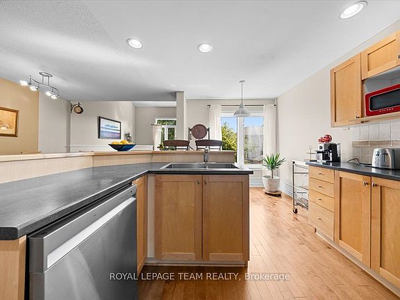 5th image of 40 Saddlesmith Cir