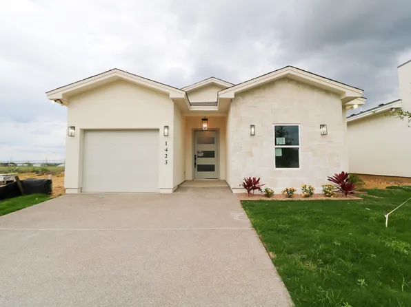 1423 El Caporal Dr, Laredo, TX 78043