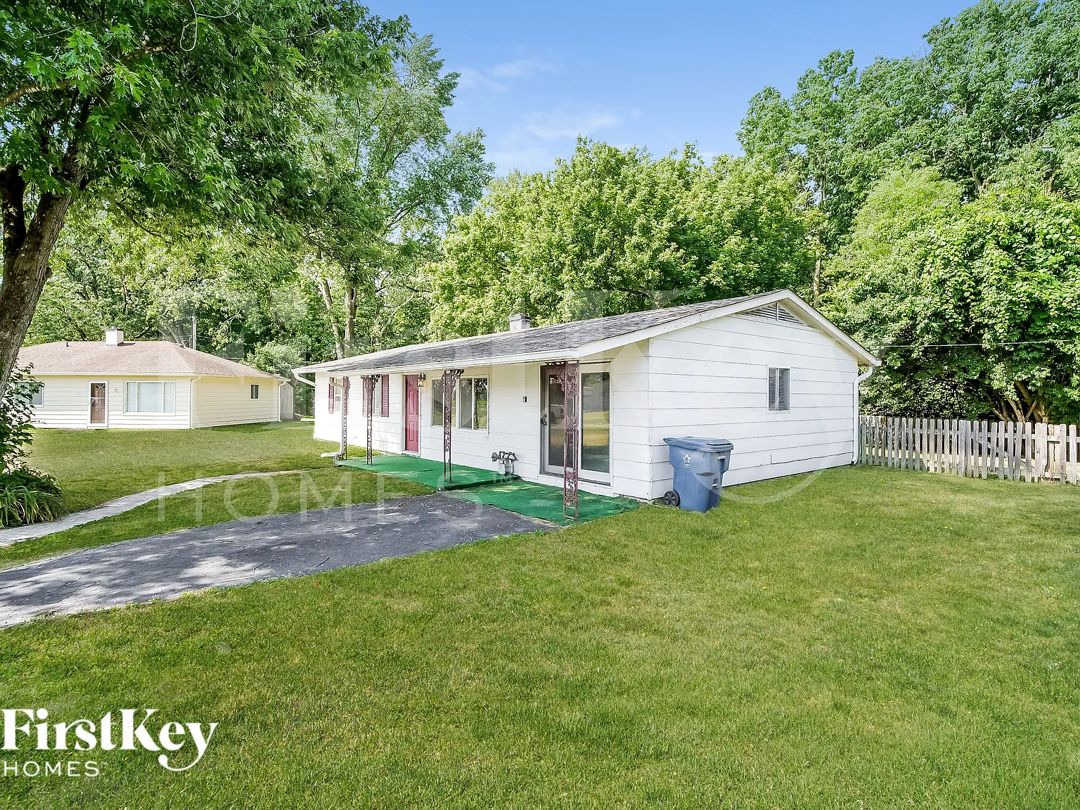 3 bed, 1.0 bath, 1300 sqft, $1,390 — Photo 3
