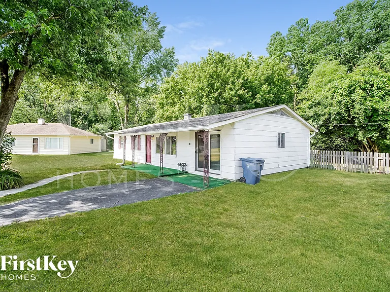 4315 Standish Dr — Photo 3