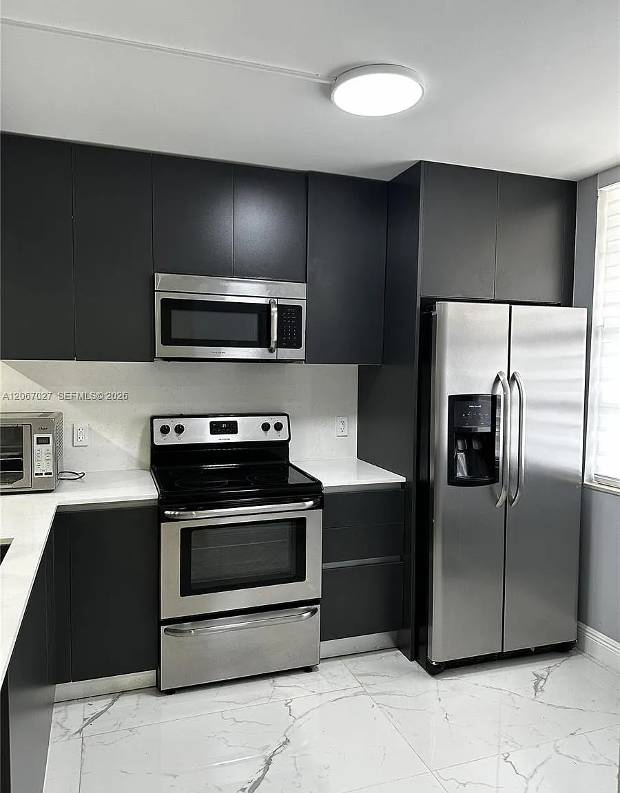 Condo 19 Of Whitehall Con — Photo 1