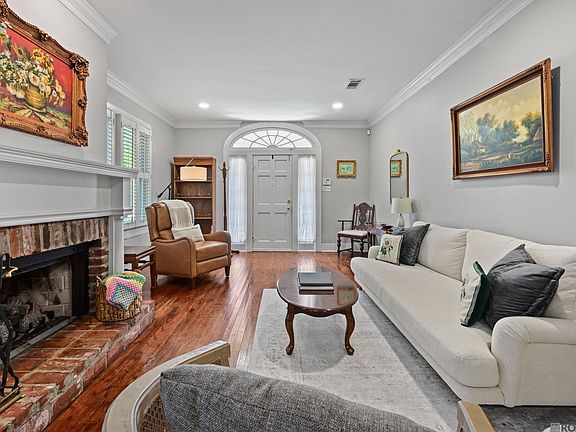 4th image of 558 Ingleside Dr
