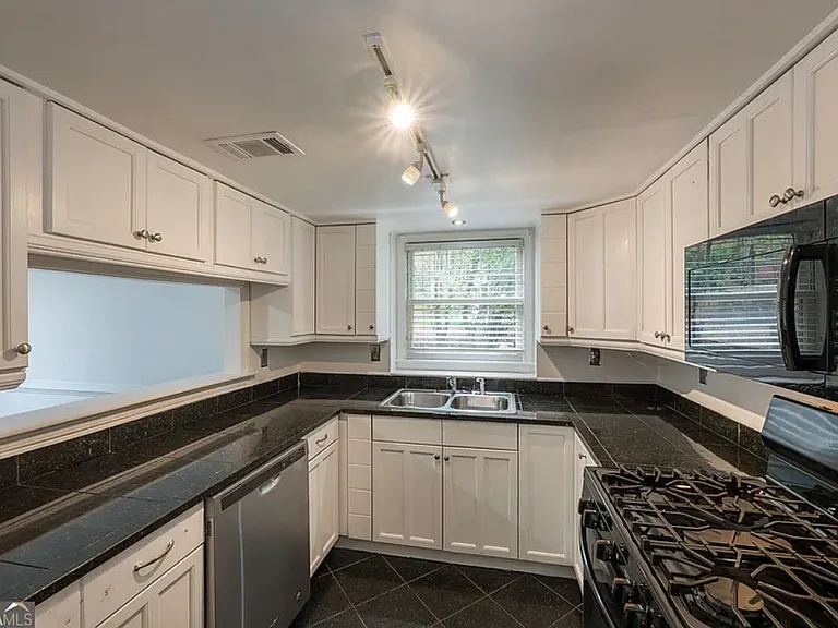 9070 Cobbler Ct — Photo 6