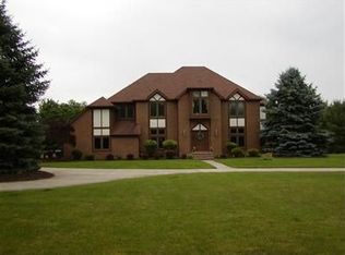 1247 River Woods Dr, Hinckley, OH 44233