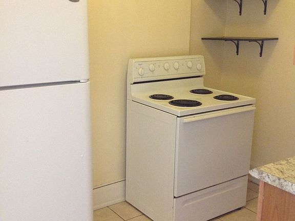 4th image of 523 Oak St APT 305