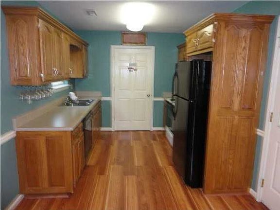 4th image of 62 Glenn Wade Dr