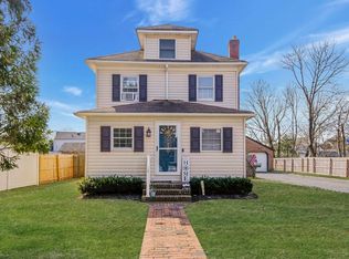 4 Hulse Ct, Patchogue, NY 11772