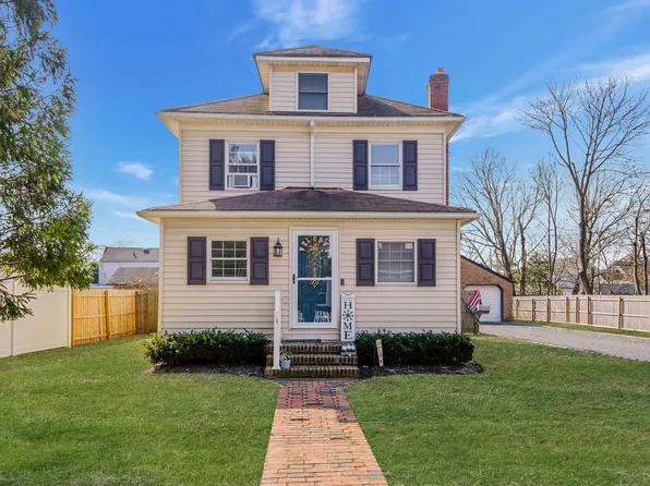 4 Hulse Court, Patchogue, NY 11772