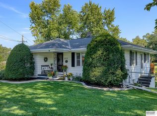 8312 Keystone Dr, Omaha, NE 68134