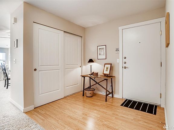 Enter the foyer on this fabulous 1 level condo.