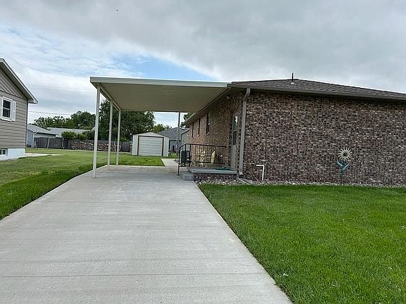 Patio/Carport & Driveway