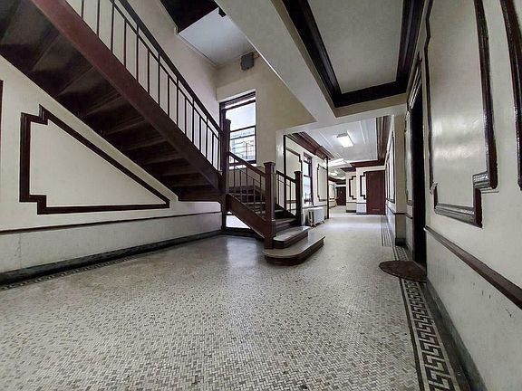 5th image of 3820 Waldo Ave #5J