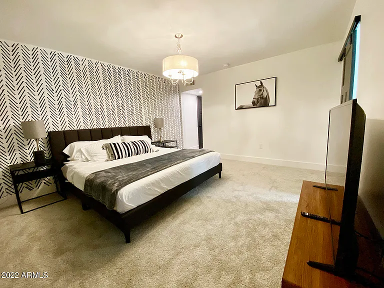 541 W Marlette Ave — Photo 50