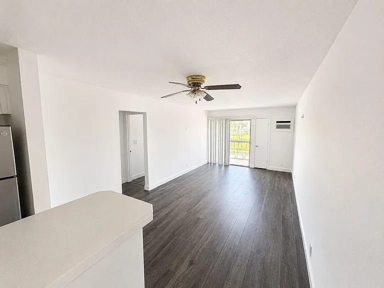510 Lake Shore Dr #20 — Photo 4