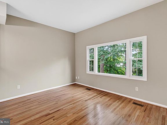 5th image of 5833 Royal Ridge Dr #943
