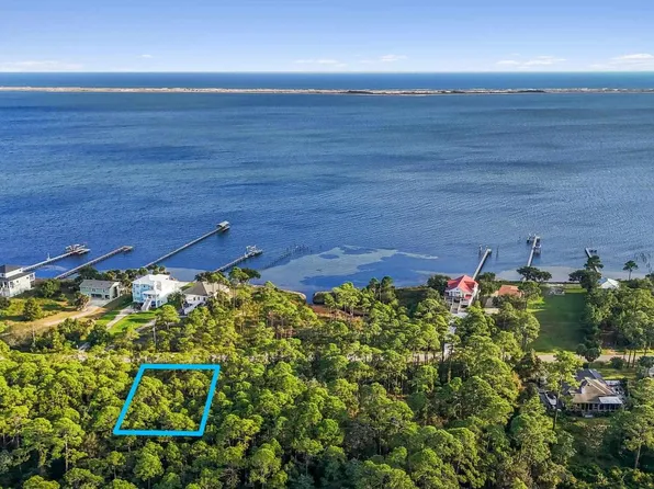 5506 Soundside Dr, Gulf Breeze, FL 32563