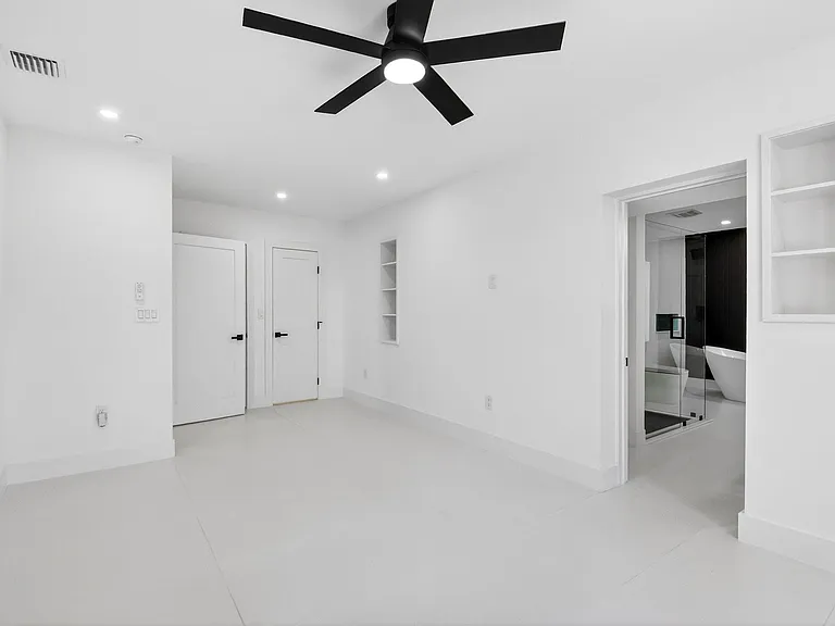 1410 Beta Ct N — Photo 44