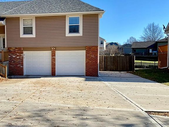 full 3rd car driveway!