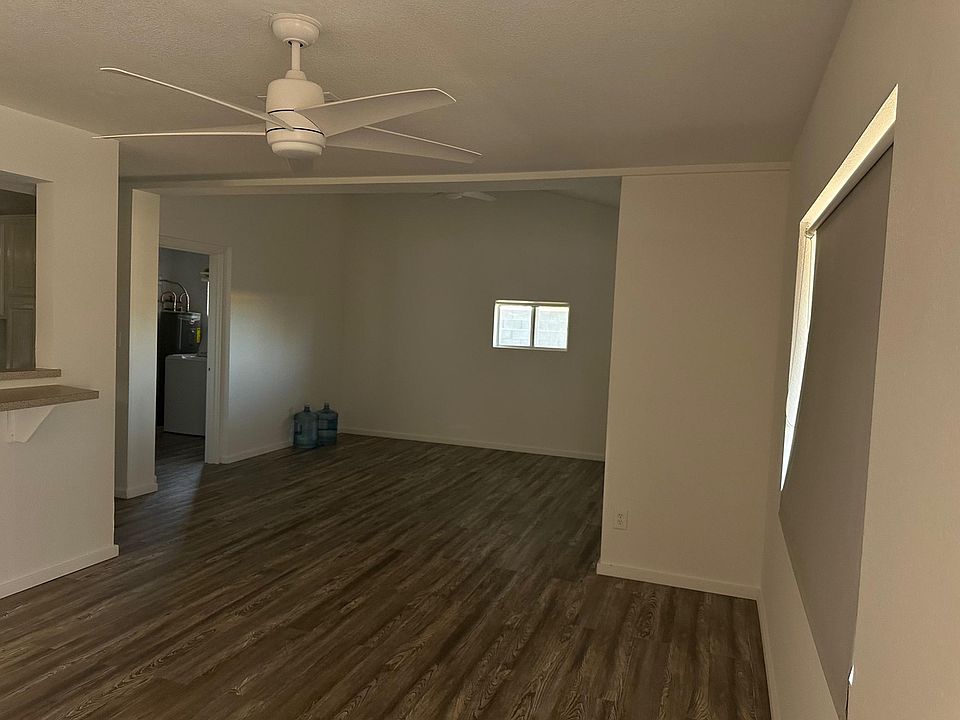 Familly room and Dinning Room open floor