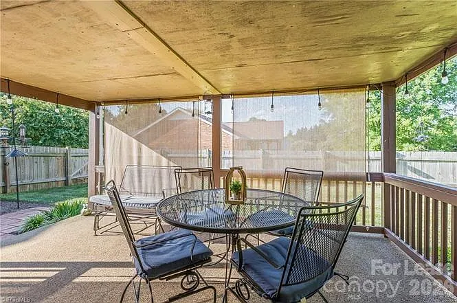 545 Adams Ct — Photo 3