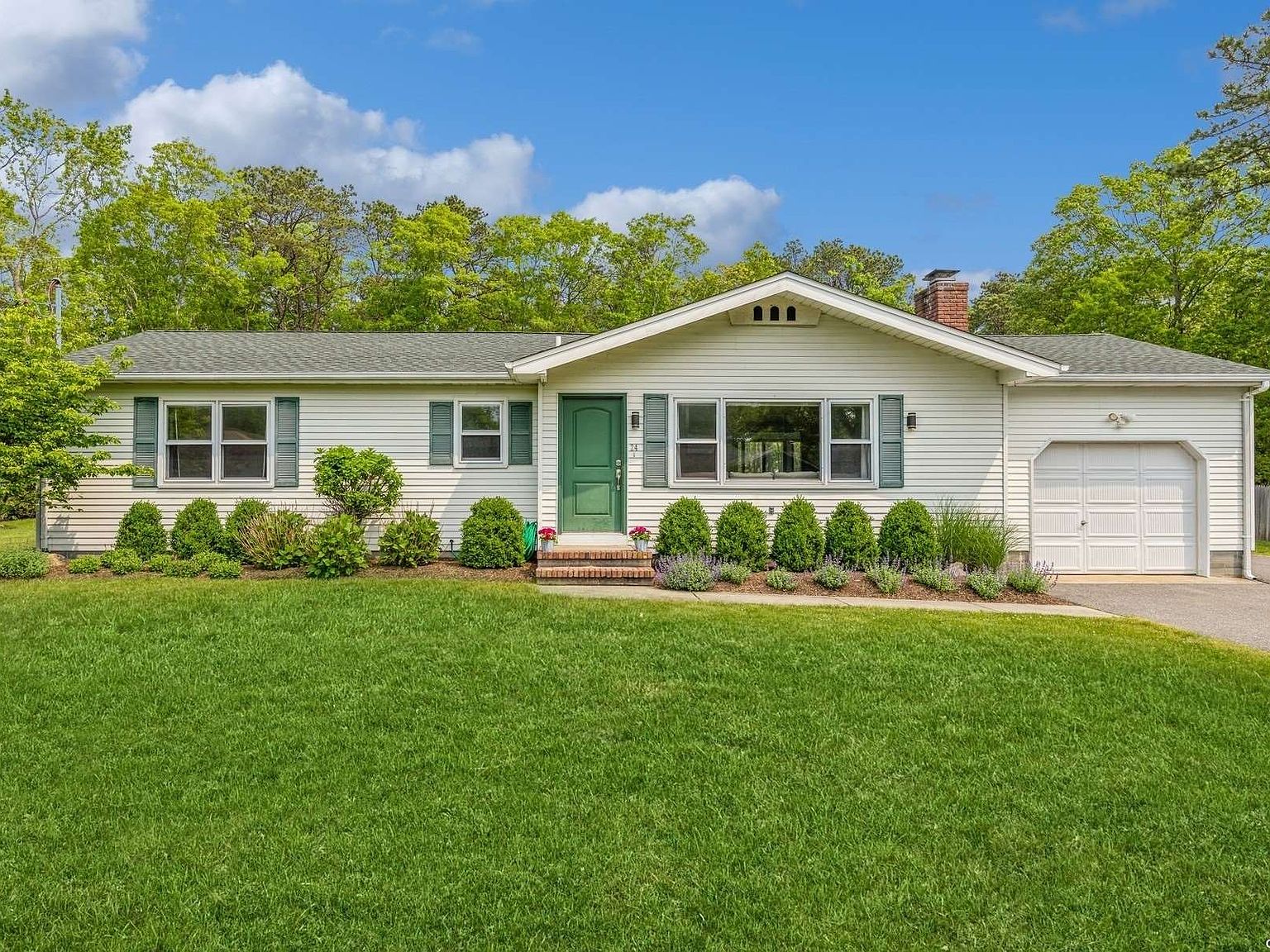 24 Norwood Road Hampton Bays NY 11946 Zillow   Ecb39dc65854f1f2f72ddfb237a80de0 Cc Ft 1536 