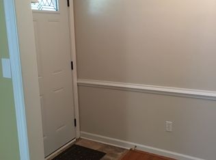 127 Hampton Dr, Colonial Heights, VA 23834