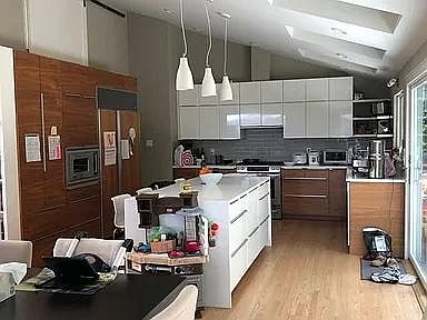 4th image of 320 N Almenar Dr