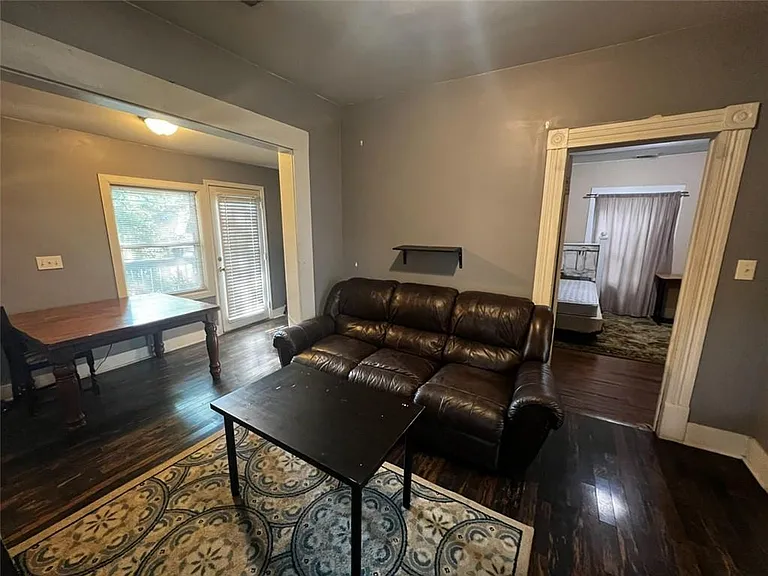 1059 Hampton St NW — Photo 16