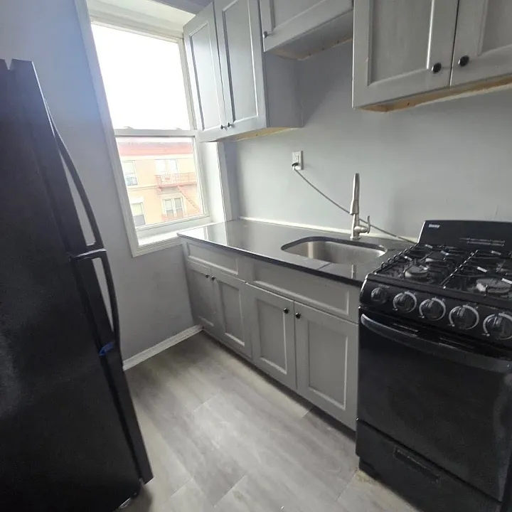 237 Littleton Ave #11