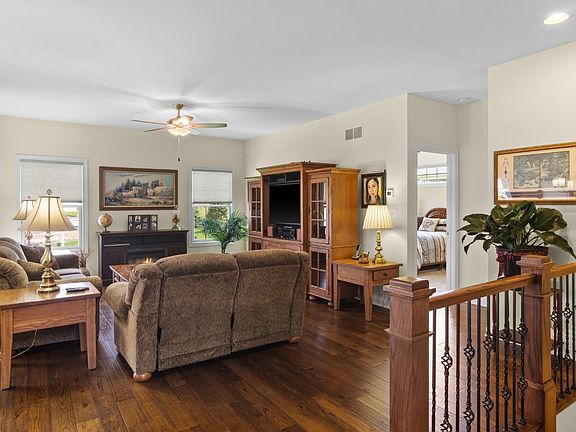 4th image of 10310B White Sand Ln