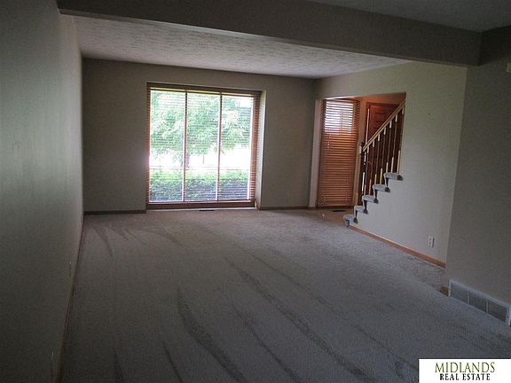 3rd image of 407 Fleetwood Dr