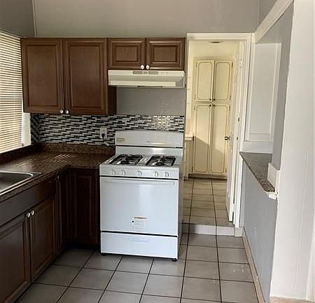 2nd image of 610 NE 6th St