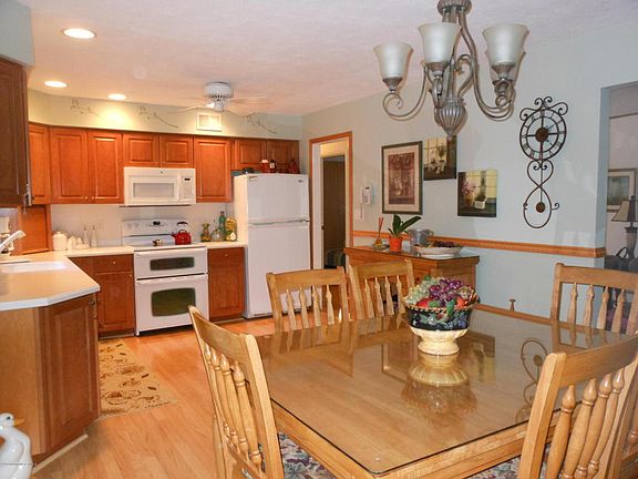 4th image of 1436 Park Ave