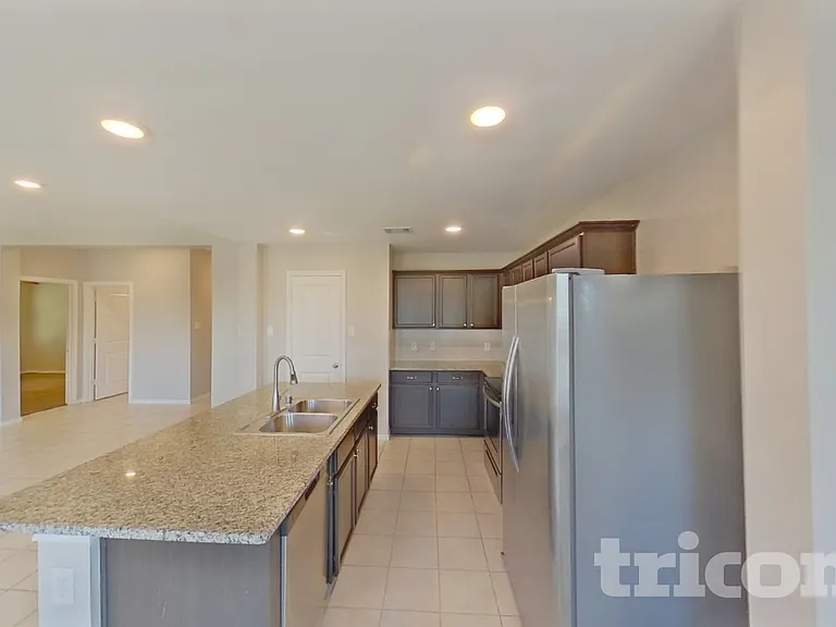 1002 Meadow Wood Ln — Photo 5