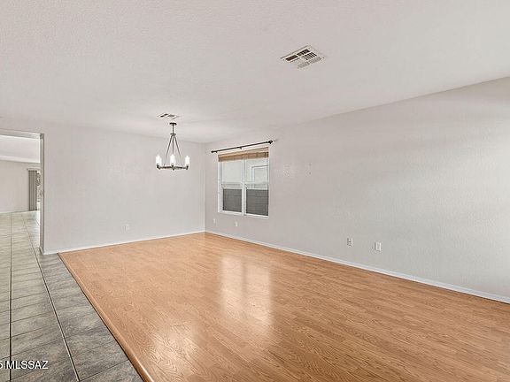 4th image of 10440 E Bridgeport St