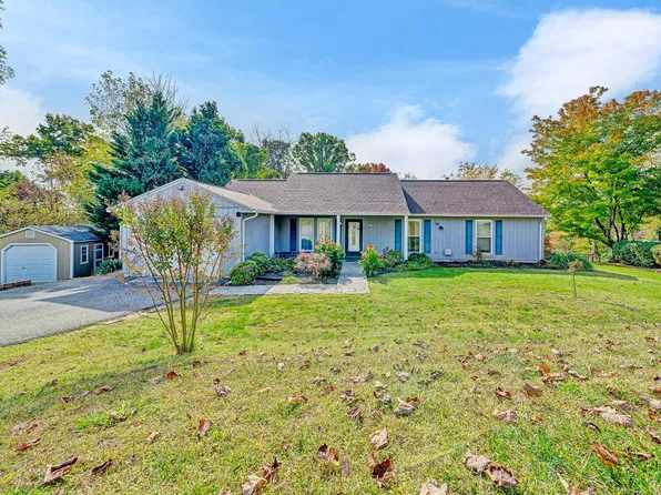 2009 Elizabeth Dr, Vinton, VA 24179