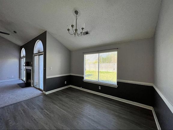 3rd image of 2135 Bayberry St