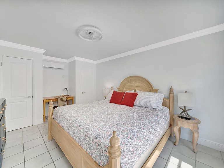 2724 NE 14th St #3 — Photo 7