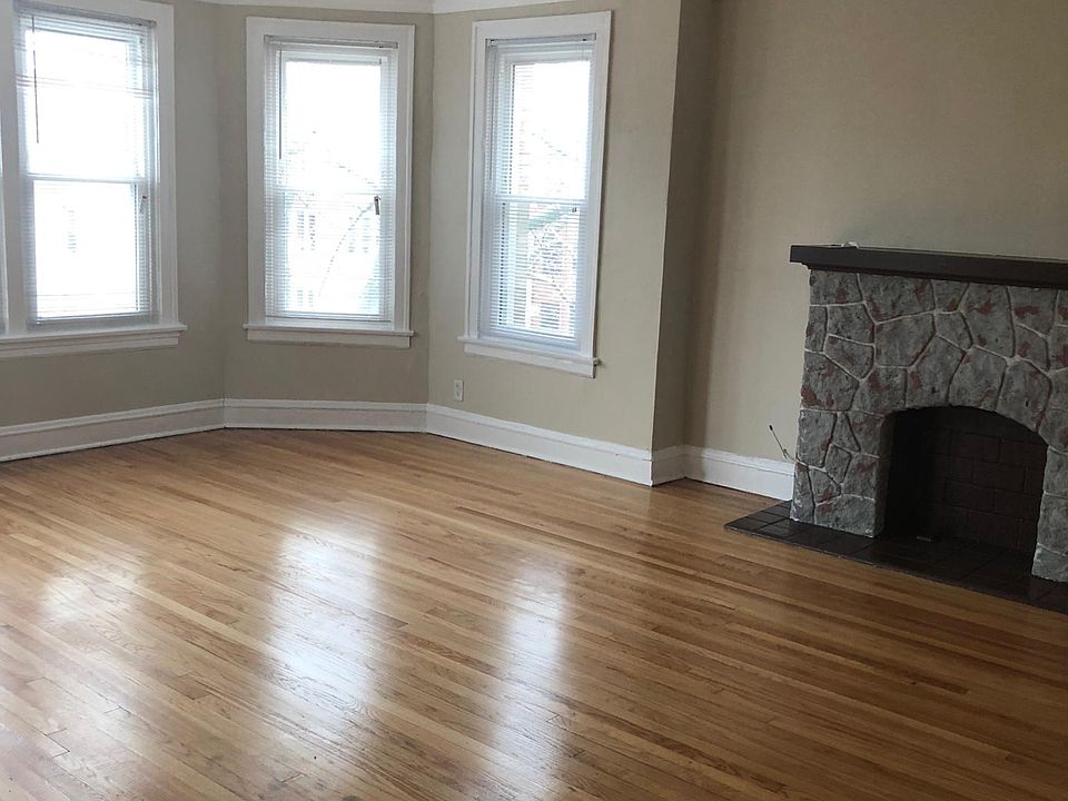 2nd image of 6318 N Francisco Ave APT 2
