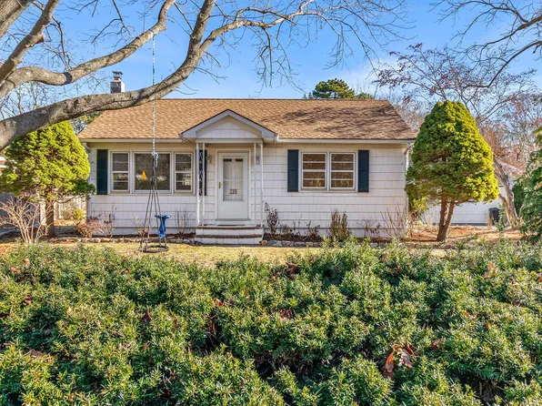 186 Wakeman Road, Hampton Bays, NY 11946