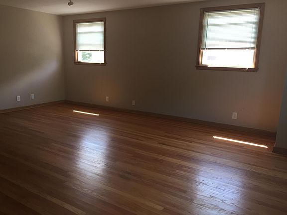 3rd image of 1209 E Vienna Ave