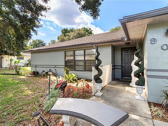 3rd image of 909 Crestview Dr