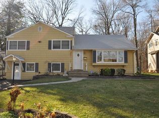82 Tamaques Way, Westfield, NJ 07090